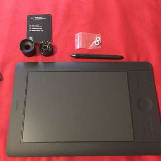 Wacom Intuos 5 Tablet (M) With Wireless Accessory Kit