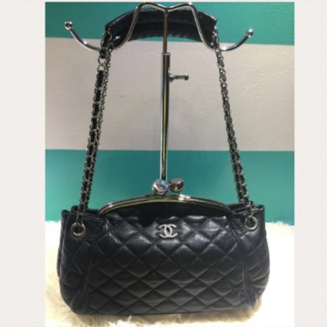 chanel kiss lock bag