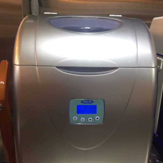 Desktop ice maker, 家庭電器, 廚房電器, 咖啡機及咖啡壺 Carousell
