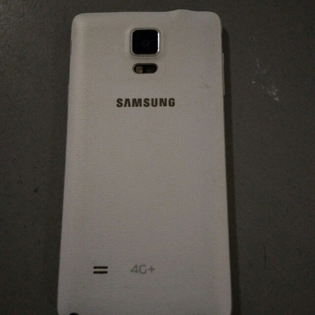 Note 4 (Category: Samsung) located in Singapore. Submitted by mhdrezza (Listing ID 126263293, Image 2). Description: Just the phone, no charger, earpiece..