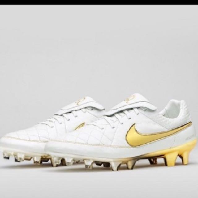tekort chaos ZuidAmerika Authentic Nike Tiempo Legend V R10 Premium FG "Touch of Gold" Ronaldinho US  9.5 / UK 8.5, Sports Equipment, Sports & Games, Racket & Ball Sports on  Carousell