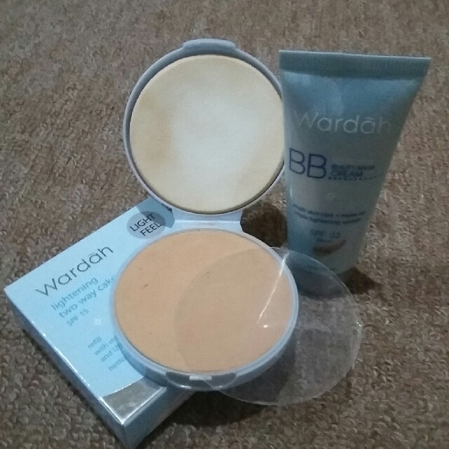 Bedak Wardah 01 Light Beige Refill Free Bb Cream Kesehatan Kecantikan Rias Wajah Di Carousell