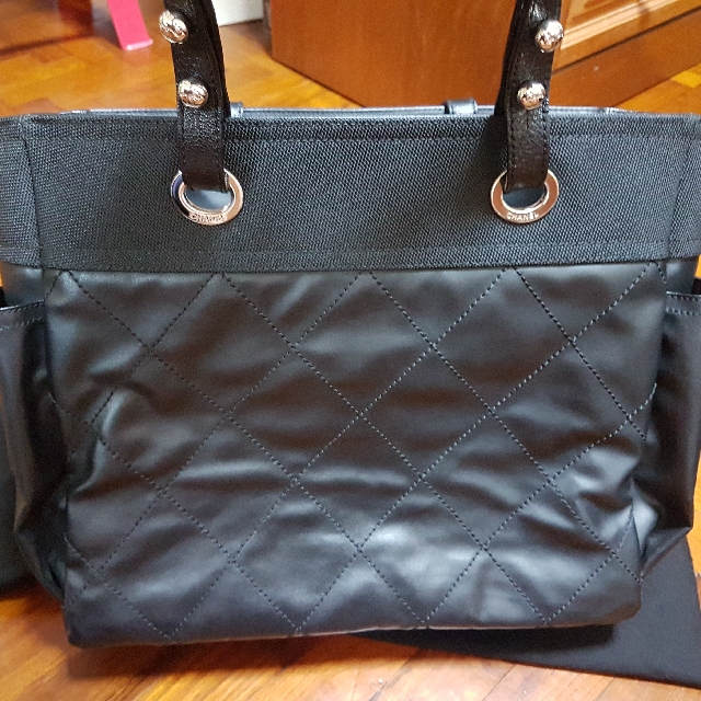 large tote with pockets