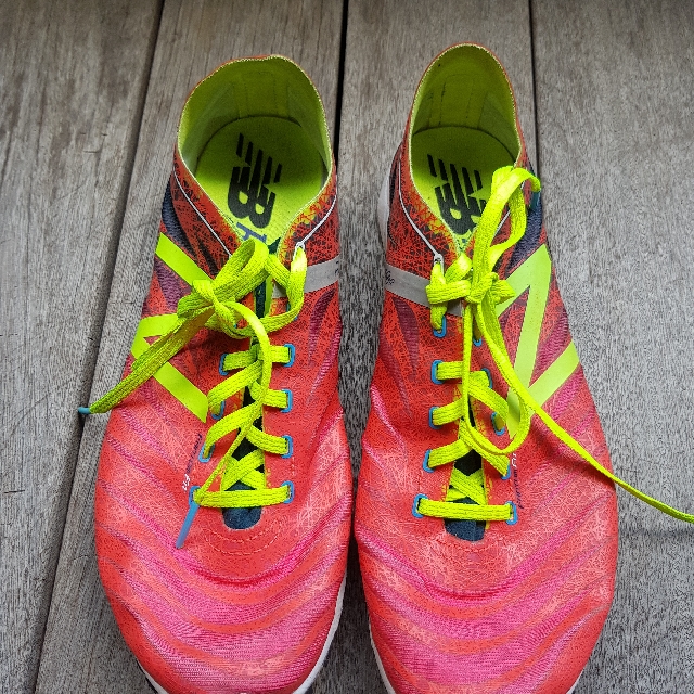 Spikeless racing flats hot sale