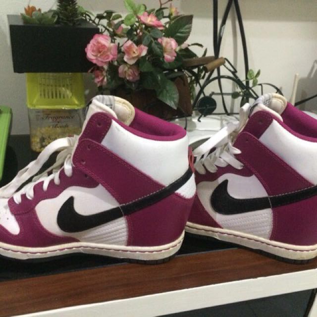 Pink nike wedge sneakers store
