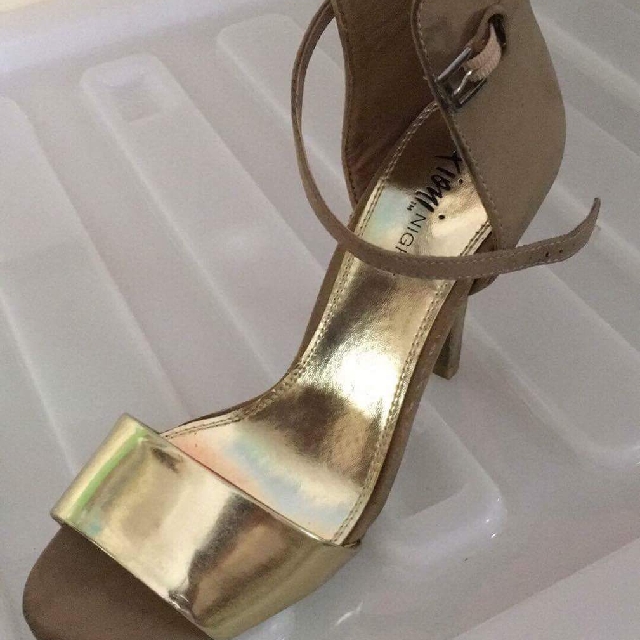 gold pumps payless