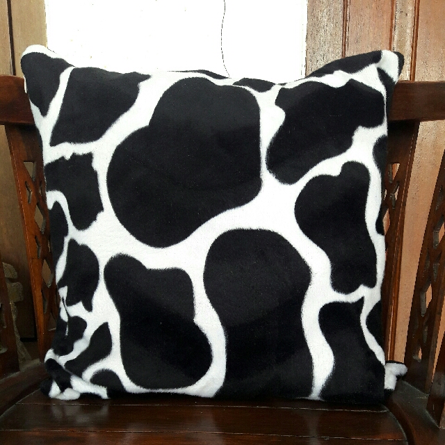 Sarung Bantal Corak Sapi Macan Zebra Bantal Di Jual Terpisah