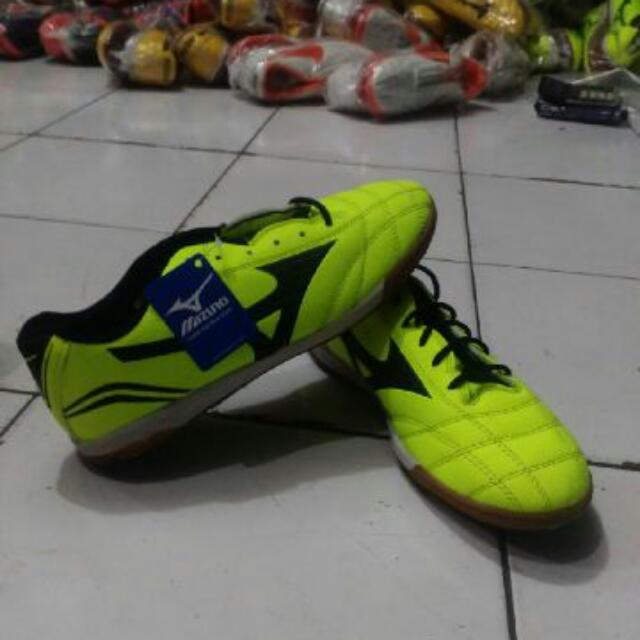 Sepatu Futsal Mizuno Men S Fashion Men S Footwear On Carousell