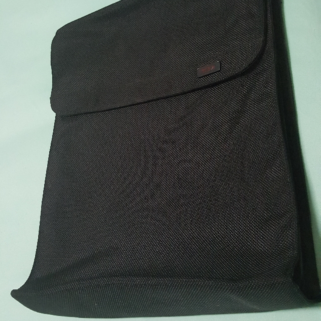 Tumi Document Holder With Magnetic Closure Luxury Accessories on