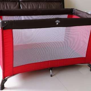 Travel baby cot / playpen