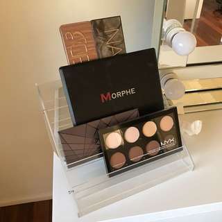 Eyeshadow organiser/holder