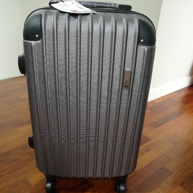 ricciardo luggage price