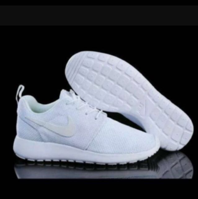 all white nike roshe