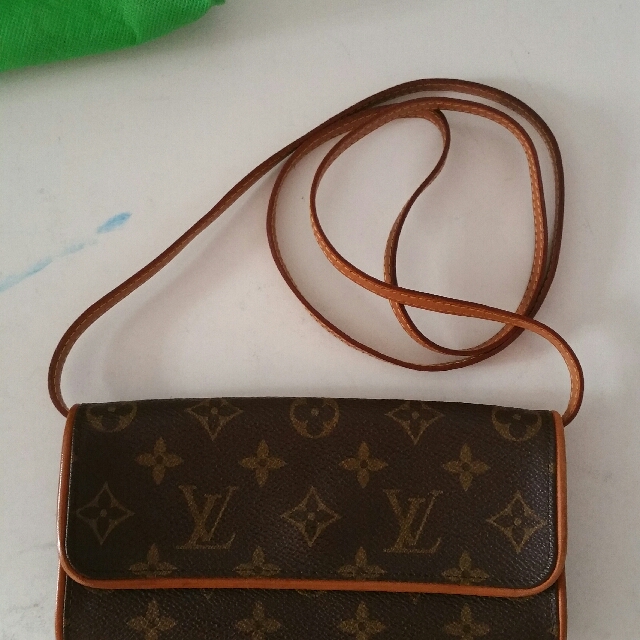 Lv shop pochette sling