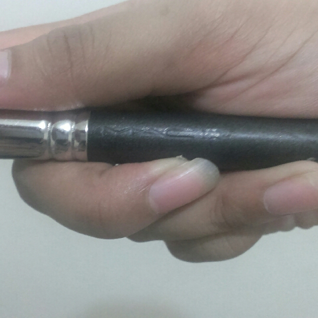 Authentic MAC 109 Contour Brush (Category: Makeup) located in Angeles City. Submitted by cellojj (Listing ID 126733808, Image 2). Description: .