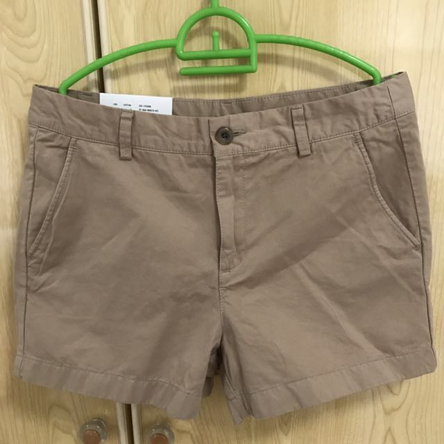 BNWT - Uniqlo Beige Chino Micro Shorts 