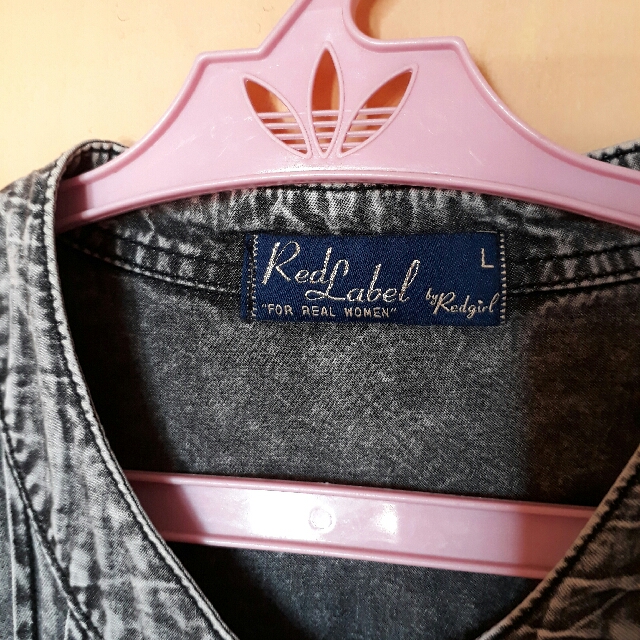Denim Faded Long Sleeves (Category: Longsleeves) located in Navotas City. Submitted by bubblyliam (Listing ID 126674282, Image 2). Description: used once. almost new. will fit large...