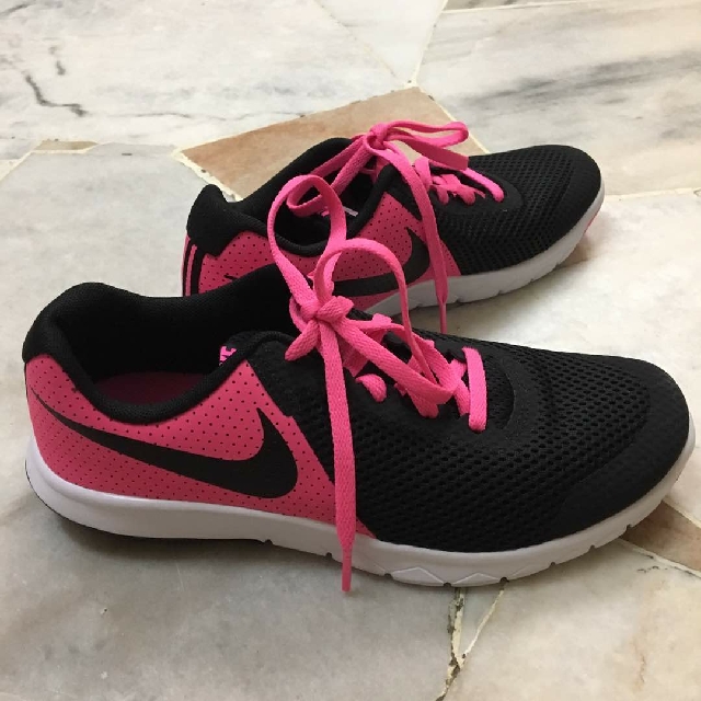 lady nike shoes on sale