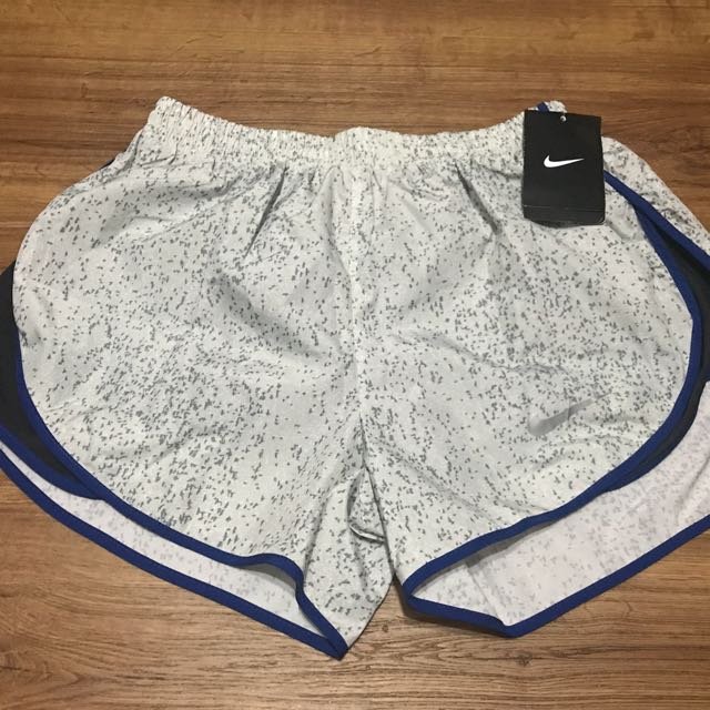 nike shorts with inner tights