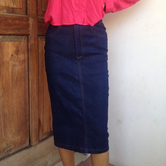 Rok Span Levis 7 8 Baru 2x Pake Masi Bagus Bgt Uk S Fesyen Wanita Pakaian Wanita Di Carousell