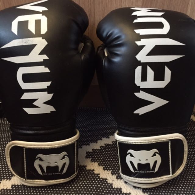venom 16 oz boxing gloves