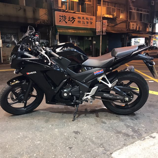 16年honda Cbr 300 Abs 只跑三千多公里滿可分期免頭款 機車 二手機車在旋轉拍賣