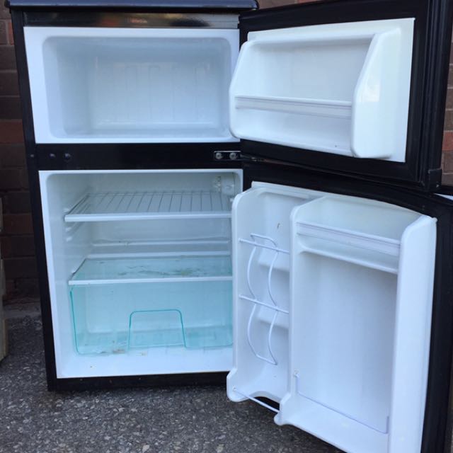 Clairtone (Danby) mini fridge bar refrigerator and freezer, Kitchen