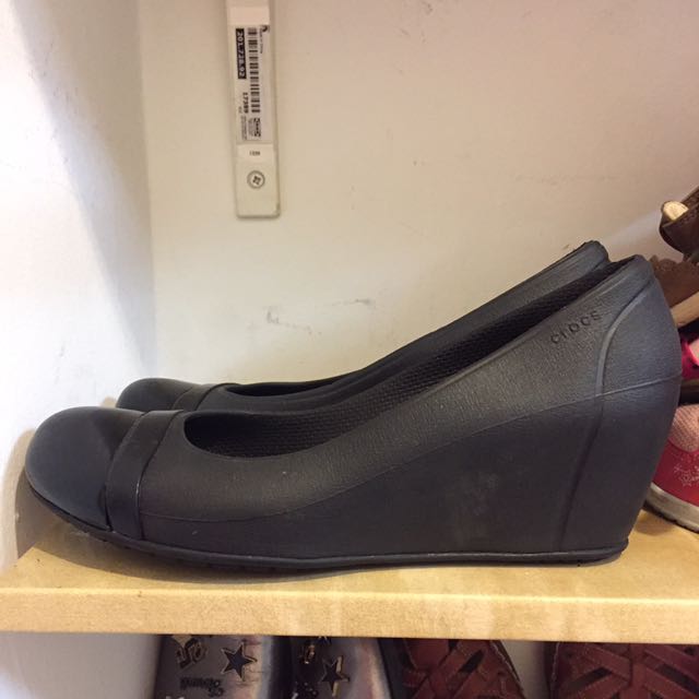 crocs office shoes