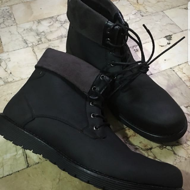 Footwear, Boots on Carousell