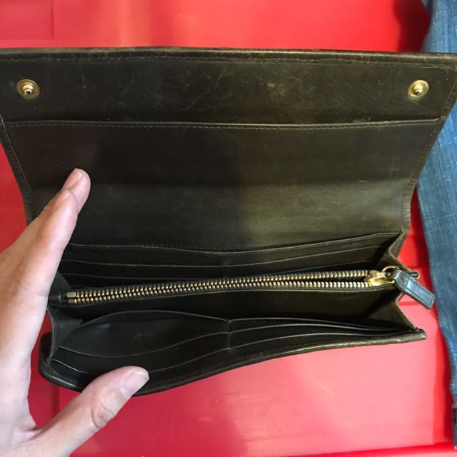 Miu Miu python patch long wallet （分類：飾物及配件）位於 Hong Kong。 由 fashioncloakroom 提交（商品編號 126871827，圖片 3）。簡介： Special golden real python patchwork long wallet Normal sign of usage Stylish vintage looking #miu Miu #prada #stella McCartney #a.p.c. #apc # marni #balenciaga #dolce & gabbana #d&g #martin margiela #saint laurent #ysl #yves Saint Laurent。