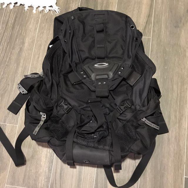 Oakley icon  backpack, Men's Fashion, Bags, Backpacks on Carousell