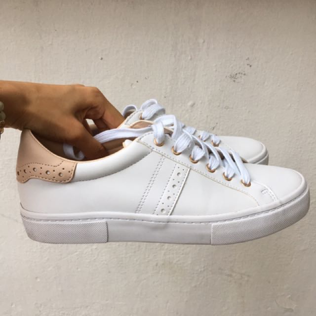 pull and bear white shoes