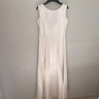 Preloved White Silk Gown With Bow