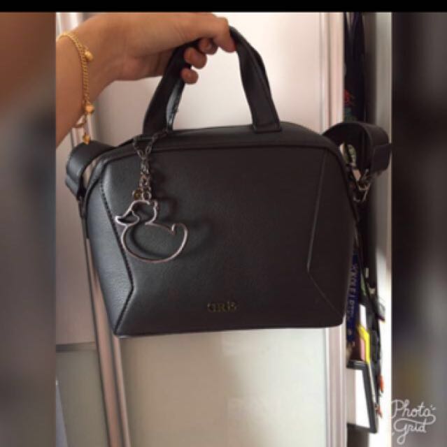 Cr2 sling bag clearance