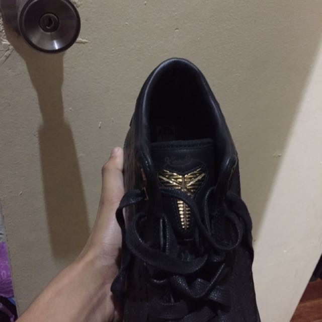 kobe shoes with numbers on them