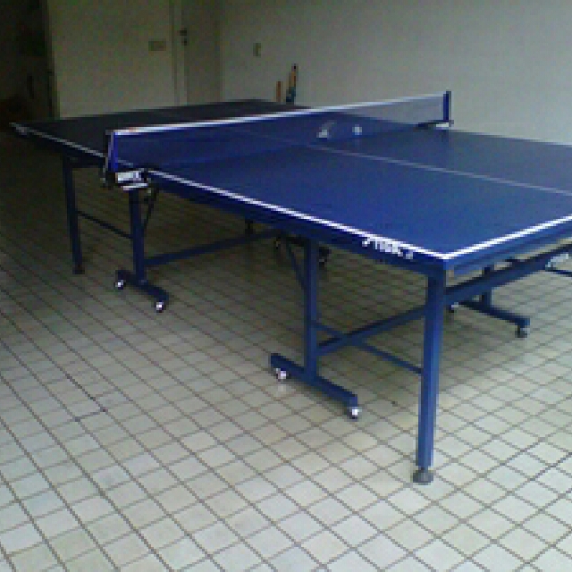 Gema Dengan Bonet Yang Berubah Menjadi Meja Ping Pong