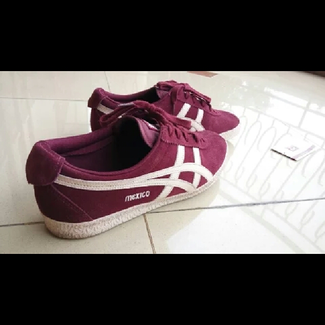 maroon onitsuka tiger