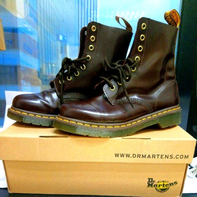 dr martens 8 holes