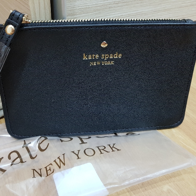 Kate Spade Slim Bee Wristlet Black, Women's Fashion, Bags & Wallets, Purses  & Pouches on Carousell