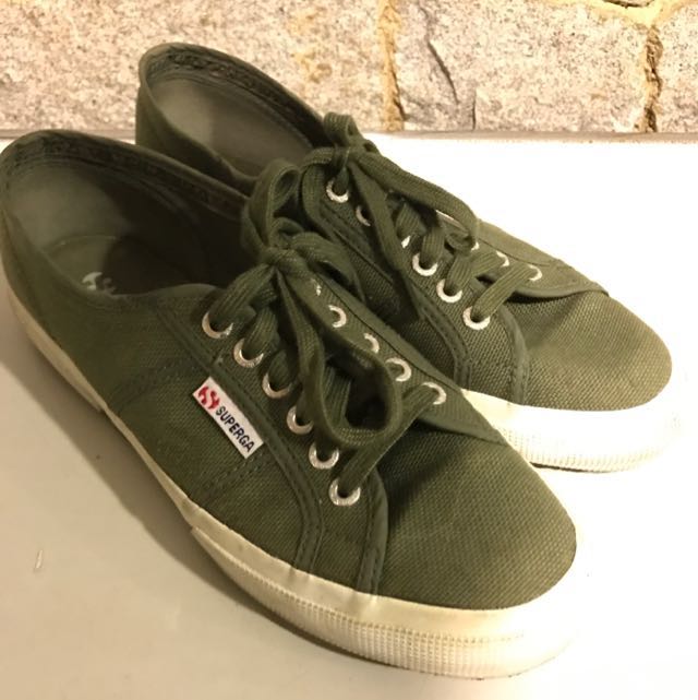 superga olive