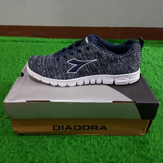 Sepatu Diadora Original Cheste Fesyen Pria Sepatu Di Carousell