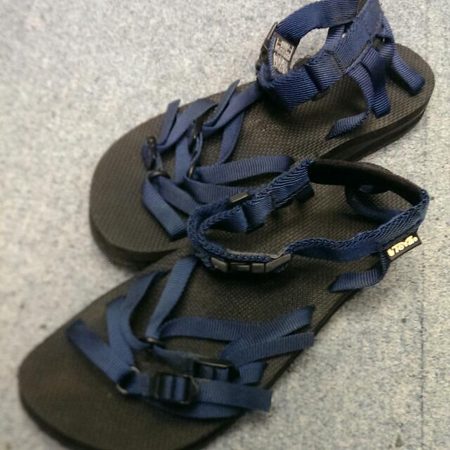 walking sneaker teva womens sandals