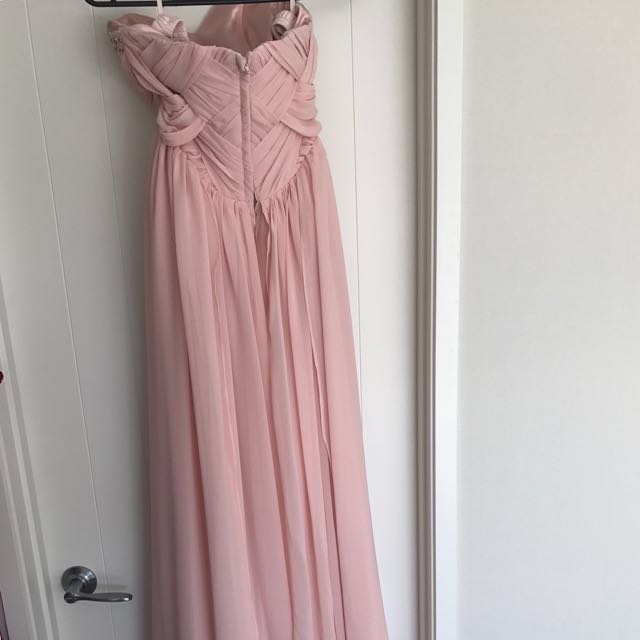 Ball Dress (Category: Clothes) located in Auckland. Submitted by eilishe (Listing ID 105730539, Image 3). Description: Beautiful chiffon, floor length gown from LightInTheBox! Only been worn once and has since been dry cleaned. A size 8! Gorgeous and flattering fit..
