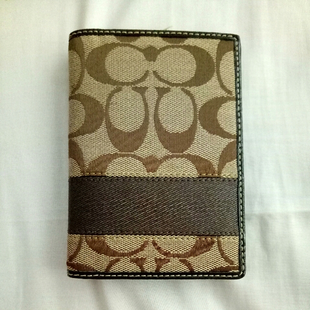 Coach Passport Holder, Barang Mewah, Tas & Dompet di Carousell