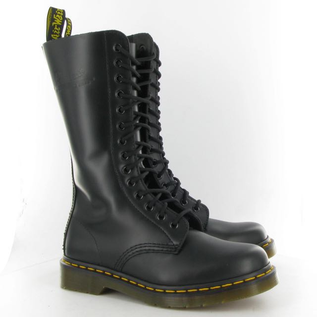 DR MARTENS 1914 Smooth Women s Fashion Footwear Boots on Carousell