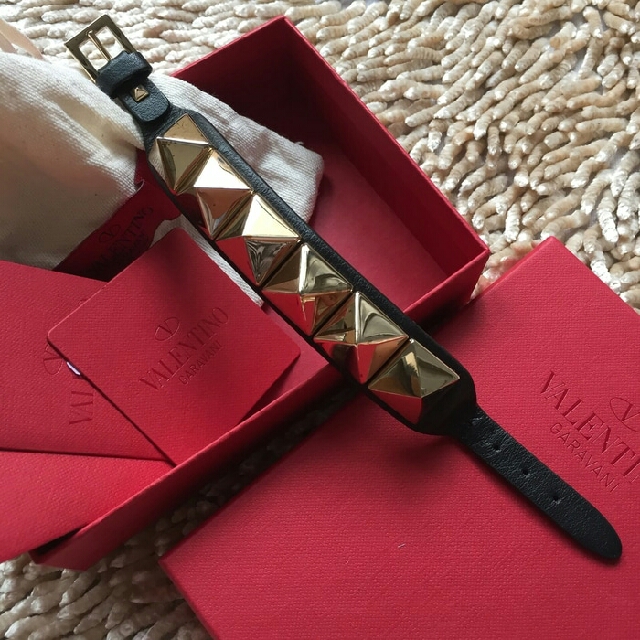 fake valentino bracelet