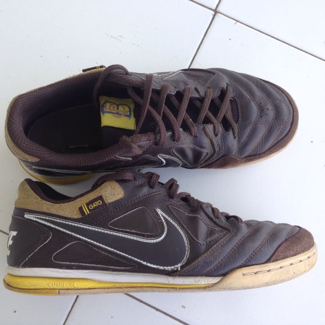 RARE Nike gato leather barcelona. Olah Raga Perlengkapan Olahraga Lainnya di Carousell