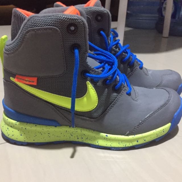 Sepatu Hiking Anak Anak Nike Ori Olah Raga Perlengkapan Olahraga Lainnya Di Carousell