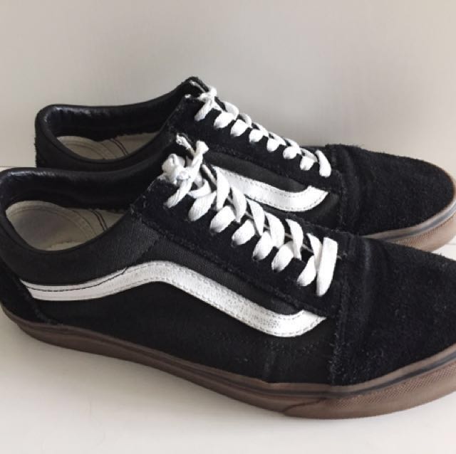 black gum authentic vans