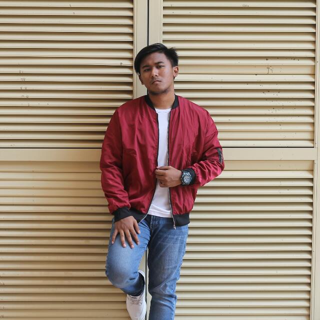 Bomber Jacket (Category: Hoodies) located in Senawang. Submitted by unclehusinkacak (Listing ID 127654699, Image 2). Description: .